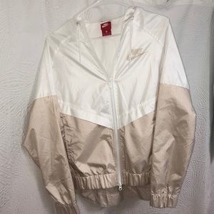 (NWOT) Nike Women’s Windrunner Jacket